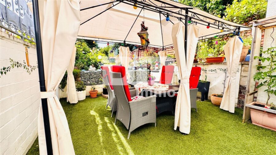 Teilsaniertes Einfamilienhaus mit Anbauten + Nebengebäude auf 1.600 m² Traumgartengrundstück - Souterrain Terrasse / Zugang Gartenbereich